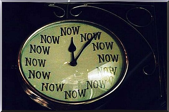 clock that marks the now to change your life