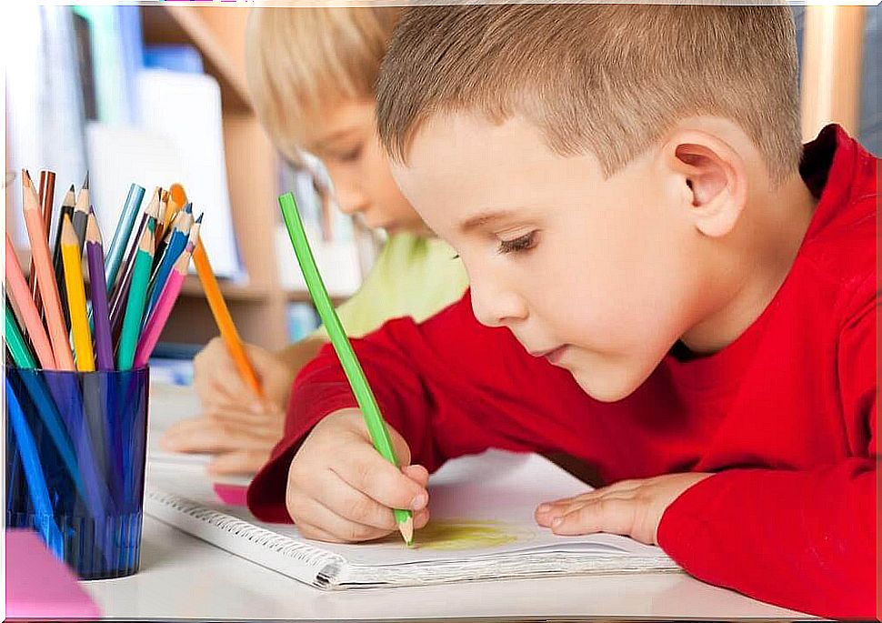 Children drawing the family