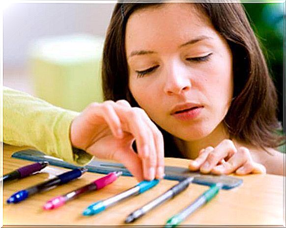 Woman with obsessive compulsive disorder sorting pens