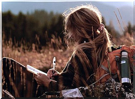 Woman writing a carata thanking and saying goodbye