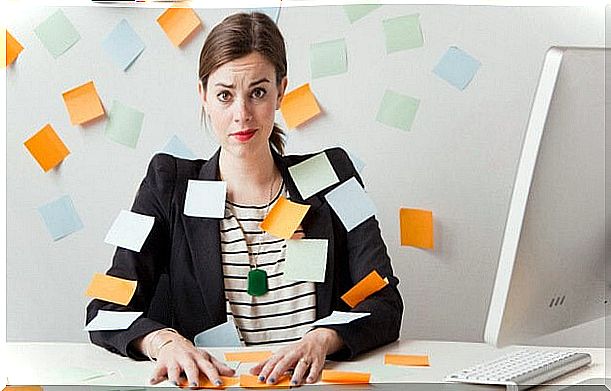 Woman surrounded by post-its depicting the planning fallacy