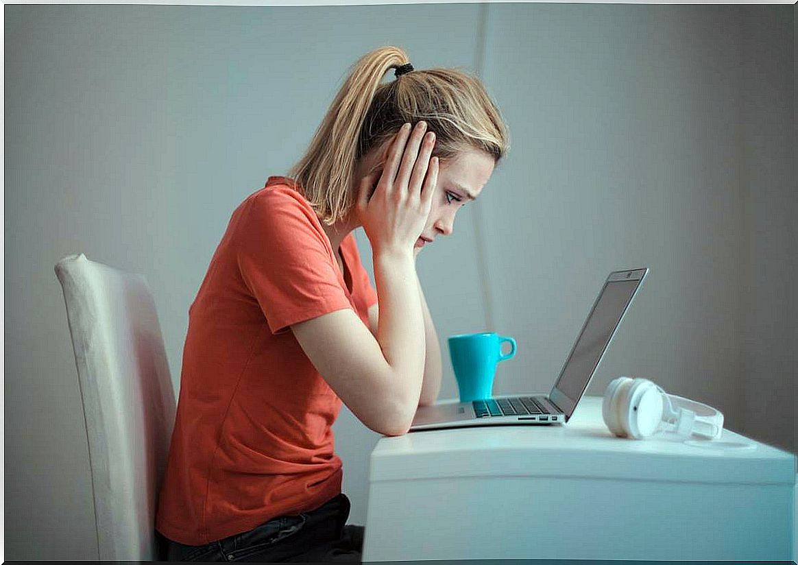 girl in front of computer thinking Why do I have less patience every day?